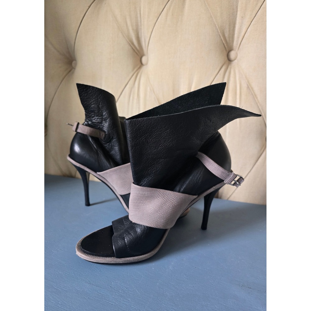 Balenciaga Black Leather Ankle Strap Heels Size 39 Sculptural Designer Sandals